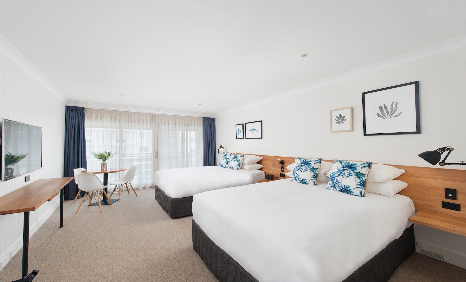 Gardenview queen twin room at Hotel Nelson